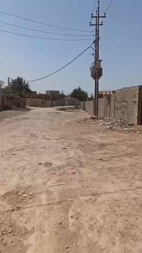 السلام عليكم قطعه للبيع في حي الحكيم الاولى نزلت علي الامير قريبه على المستوصف تبعد عن السده ١٠٠متر المساحه ٥٠٠متر آله بضهرها بيت هيه واجه العرض19والنزال 26عارضه 40مليون اوبيه مجال للشراي الاتصال على هذا الرقم ***********

