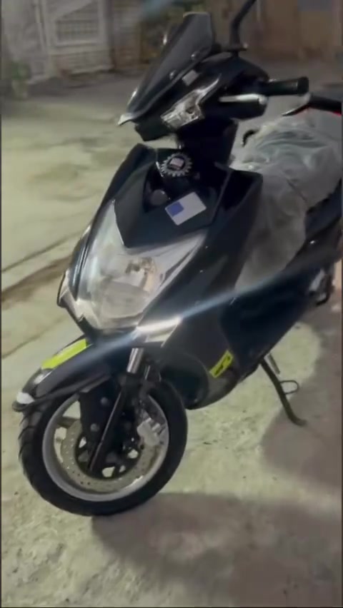 السلام عليكم سكنس شمعه للبيع دراجه وكاله شوفت عينك دراجه برغي ممفتوح بيه شكد ماكول عليه نضيفه قليل اب حقه  موديل ١٨ الدراجه عليه ترتيبات كاسحه جامه مري العنوان بغداد الشعب ***********
