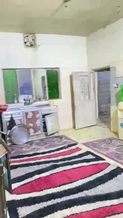 بيت البيع في ديالى بعقوبه البيع مساحته 600 البناء 260 وحديقه سعر 55 مليون
تگليلي شنو تفاصيل الدار بالضبط: شكد عدد الغرف والصالات والمطبخ والحمامات؟: 
غرفتين وهول واستقبال وحمام توليت دخليات ومطبخ 
وين موقع الدار بعقوبة بشكل أدق؟ أي حي/منطقة وقريب من شنو معلم أو شارع معروف؟: 
مرور ديالى 
البيت طابق واحد لو طابقين؟ وشنو عمر البناء وحالته العامة: جاهز للسكن لو يحتاج تصليح؟: 
طابق واحد
الطابو شنو نوعه؟ وهل الملكية صرفة ومكتملة لو بيها ملاحظات؟: 
 زراعي صابون صرف  سند 25 
السعر 55 مليون نهائي لو قابل للتفاوض؟ وإذا تريد، شنو أفضل طريقة للتواصل وياك؟: 
رقم الهاتف بيه قليل تفوض  ***********