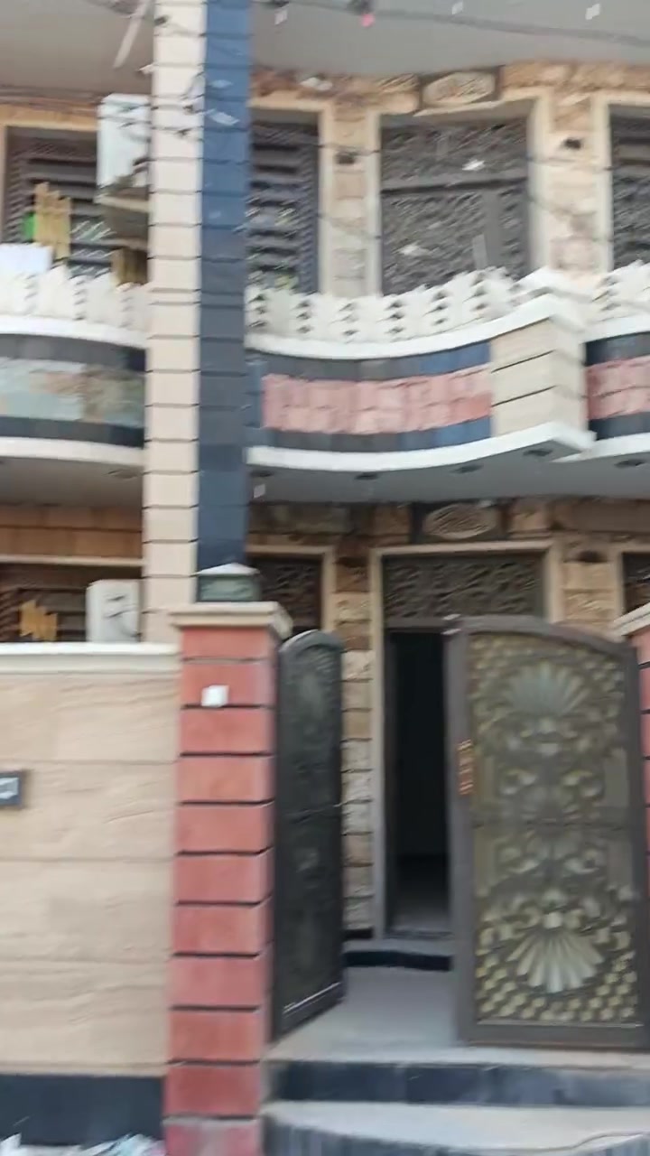السلام عليكم دار ٩٠ متر جديد الواجهة ٤ متر ونصف المتر صاله مطبخ خدمات غرفة نوم الطابق الثاني غرفتين نوم مع الخدمات السعر ٢٦٠ مليون الدورة الميكانيك *********** شاعر مقرنص بداية الفرع

