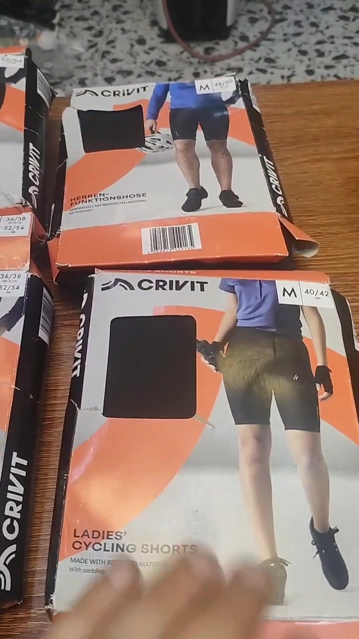 البيع كل القطع 7
هذا المنتج هو شورت ركوب الدراجات المبطن للرجال (Men's Cycling Shorts) من الماركة الرياضية الشهيرة Crivit التابعة لشركة Lidl الألمانية.
المميزات: يحتوي على وسادة حماية مدمجة (Padding) لتوفير الراحة أثناء القيادة الطويلة

قياس M و L 

***********
