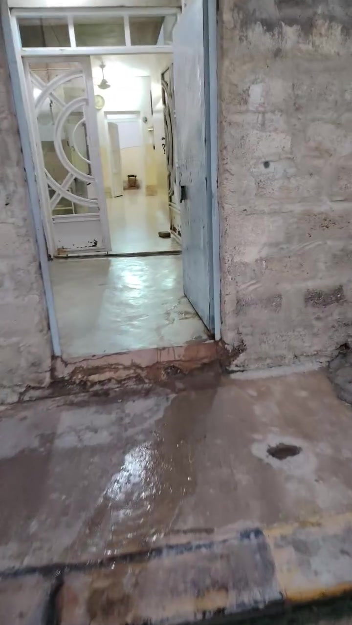 سلام عليكم شباب اكو بيت للببيع في حي الكفاح الشمالي مفرق جولاق قرب مدرسة فضل 
مساحة البيت 285 
للستفسار ***********
***********
