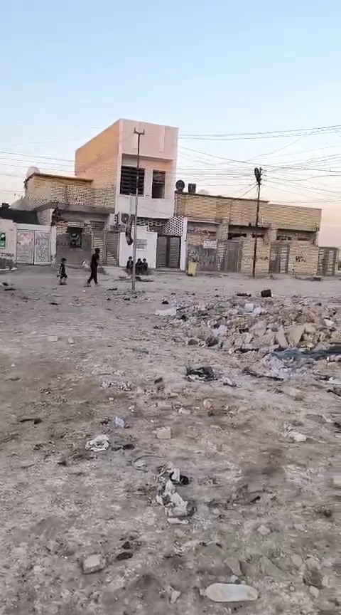 السلام عليكم قطعه ارض للبيع مساحه 200 متر خدمات كامله باقي بس التبليط
موقعه خضراء الدسيم 
سعر ٢٧ 
***********
