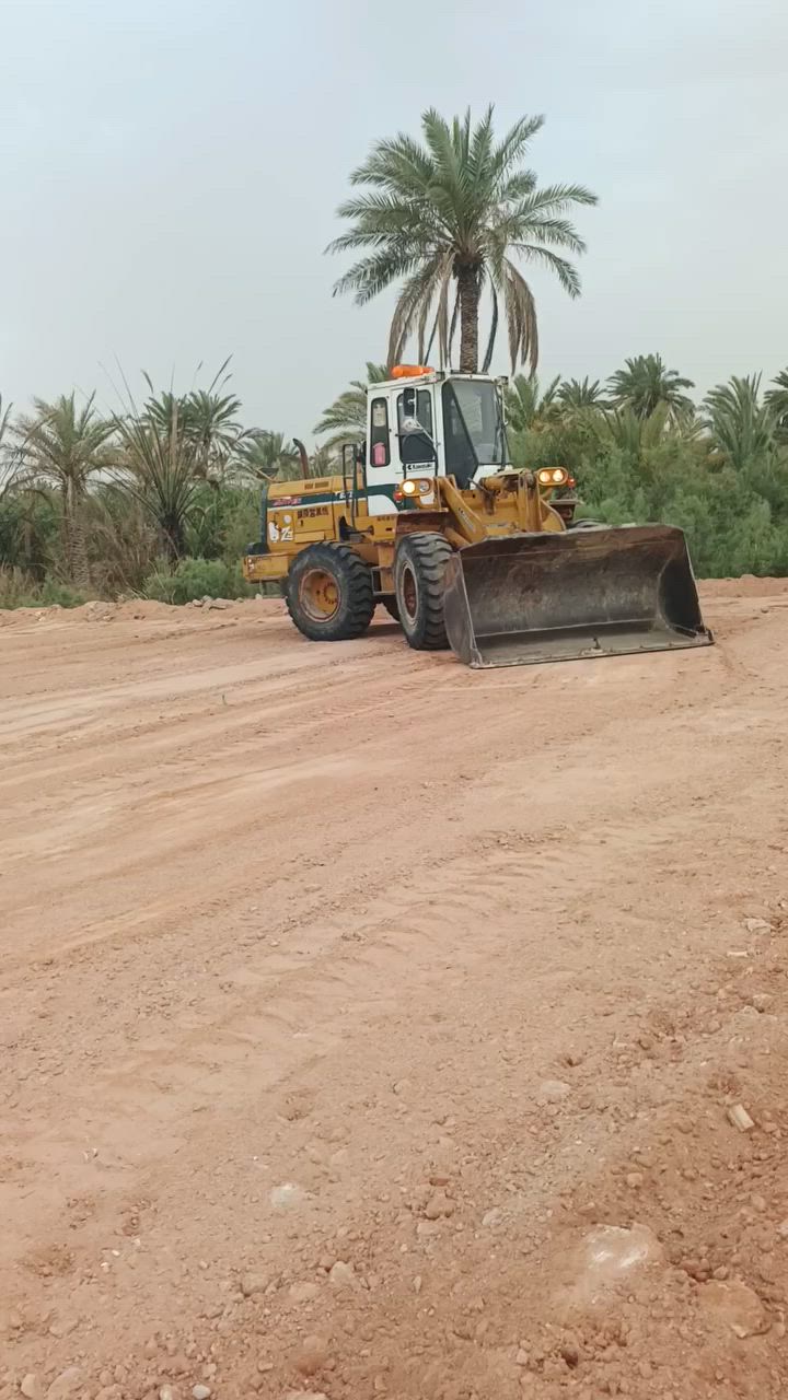 السلام عليكم للبيع شفل 65 za
مكينه خير من الله تخم تاير السعر325 وبيه مجال بصيط
الاستفسار الاتصال علئ ***********
