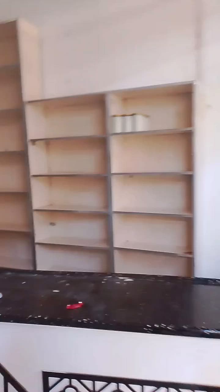 السلام عليكم
غراض محل للبيع 
شلع مكان واسط الكوت 
غير متواجد على فيس 

***********
