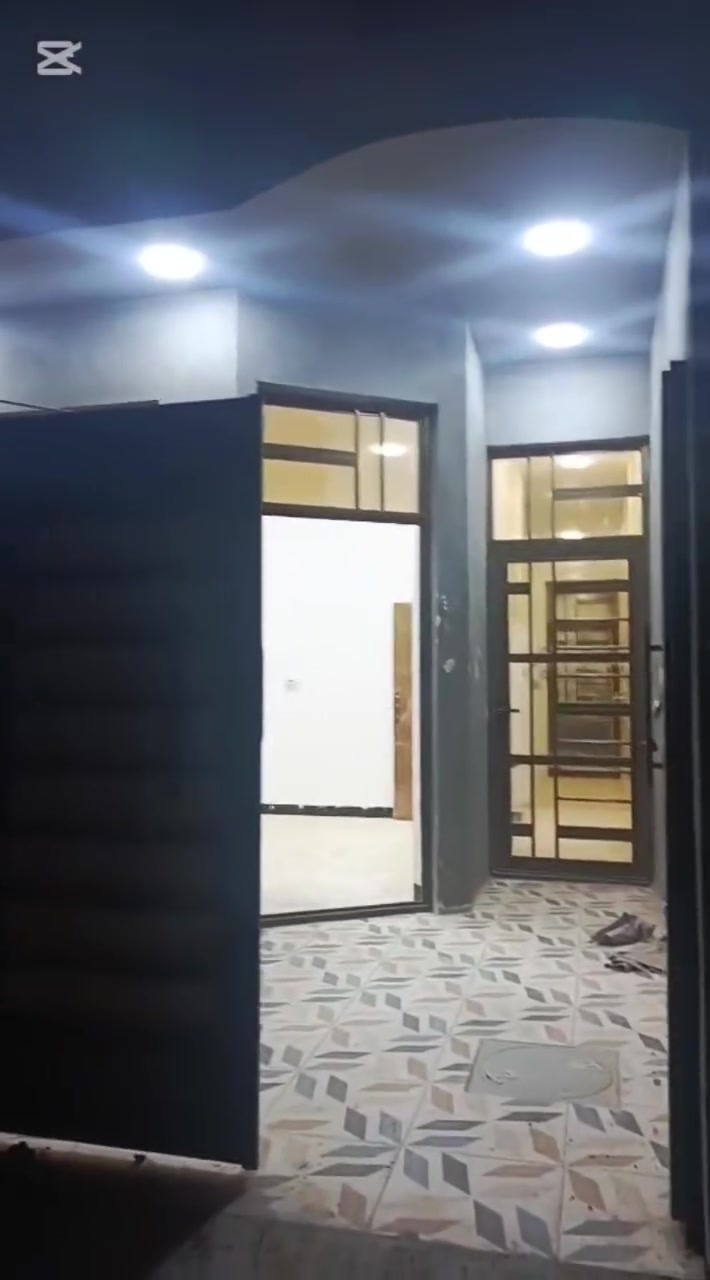 سلام عليكم ورحمة الله وبركاته
بيت في ابو غريب حي المهندسين بل بدايه مال المهندسين
من جها السريع ثاني فرع عن الخدمي مساحه البيت 75متر
واجها 5 ونزال 17  البيت واقع حال 80 متر بي فضله
يتكون من مجمع صحيات وغرفه نوم وحده وصاله ومطبخ واستقبال 115 وبي مجال
الاستفسار
***********
***********
