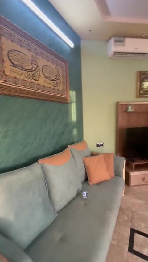 سلام دار للبيع مساحة الدار ١٥٤متر ركن على شارعين قريب جامع الشواف محلة 616
لتصوير لاول للبيت للطابق لارضي غرفتين نوم كبار 
ومخزن وحمامين ومطبخ كبير وصاله واستقبال
وجلسه عربيه وغرفة لوندري
ومناور ثنين
 وتصوير ثاني للشقه غرفتين نوم وصاله ومطبخ وحمام.. لشقه الثانيه  (غرفتين نوم)وصاله ومطبخ وحمام 
بي كراج سرداب اربع سيارات
 لسعر المتر الواحد42$
 للتواصل ***********