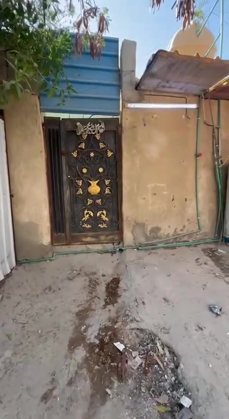 بيت تجاوز للبيع 

الموقع مقابيل بانزيخانه مال 68 مال كياره بفرع افران صمون سالم 
بيت جديد ونضيف وكامل ديكورات الصاله والغرفه والاستقبال 
مساحه 100 متر مربع 
كهرباء اربع خطوط 
واير انترنت 
الارضيه كولها كاشي جديد 
سقف ثانوي جديد
البيت متعوب عليه وجدا نظيف 
اي استفسار اتصل عل الرقم ***********
متوفر فيس بوك او واتساب 
السعر 27 اوبي مجال
