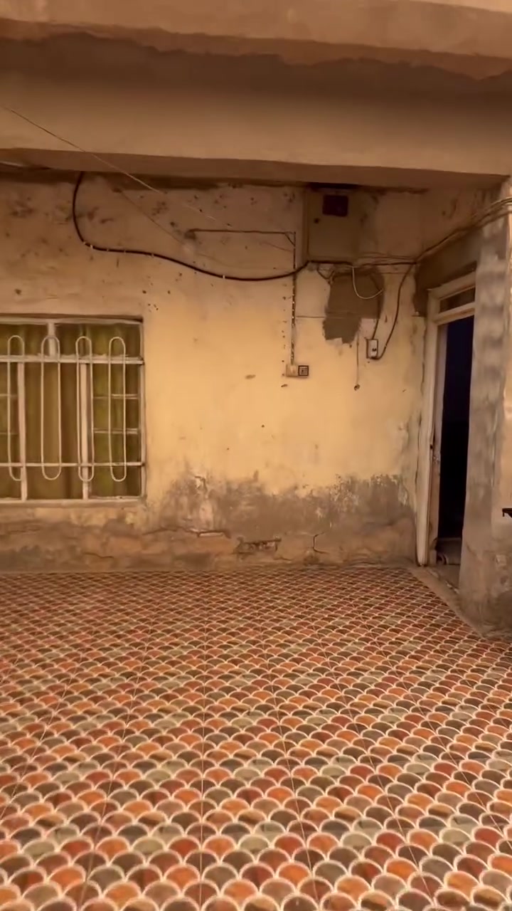 للبيع بيت 220 متر في حي الشرطه قرب سكلة سبايكر كونكريت مسلح البيت مكانه كلش حلو طابو صرف تحويل ثاني يوم البيت شارع كامل مجاري و قريب شارع 20 موقعه للاستفسار ***********

