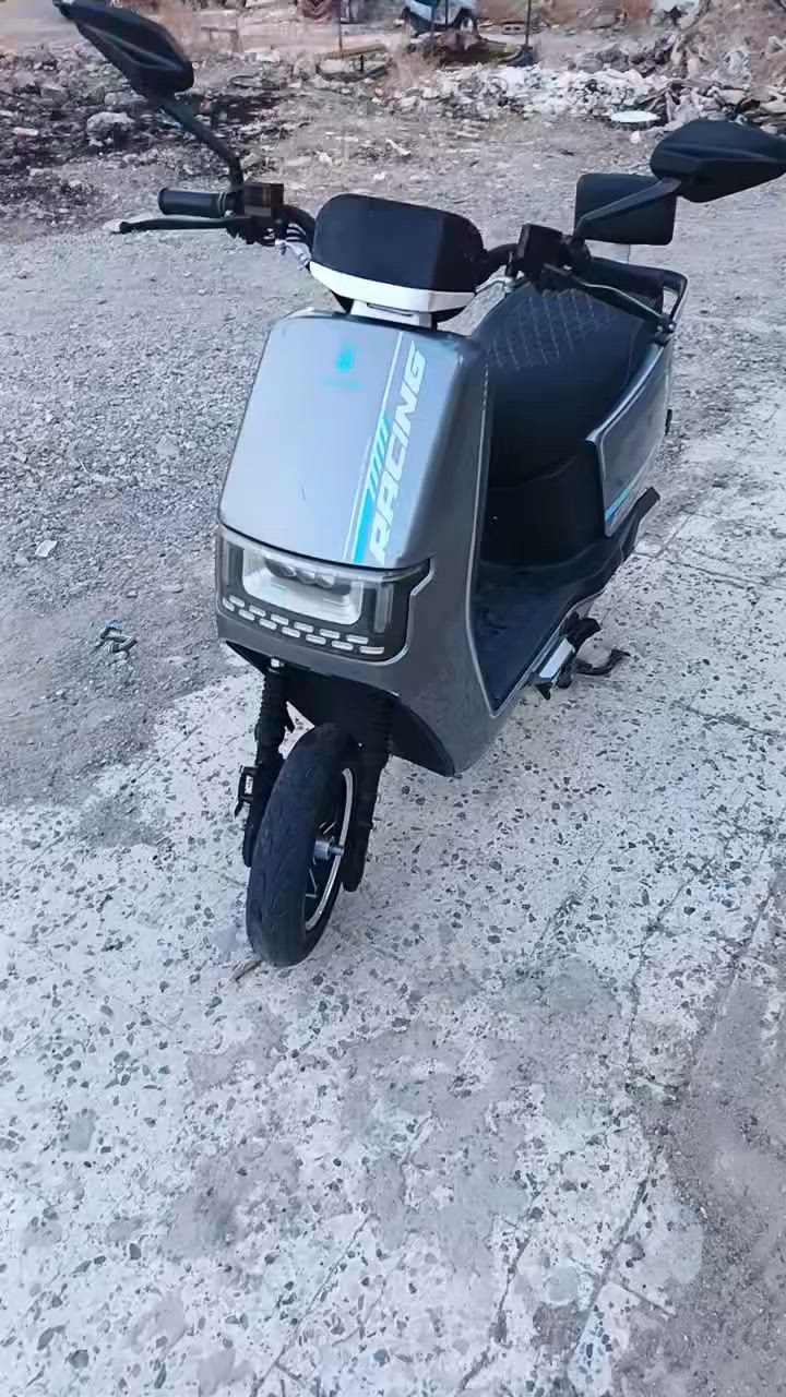 دراجه شحن اوباما ٦ بطاريات أربع نمر سرعه ٨٥ نظام رجوع للخلف ملف ٢٠٠٠ دراجه أي خلل عطل ما بيها فقط ناقص جاملو الأمامي موضح بل فيديو دراجه رقم واحد السعر ٥٠٠ قفل الاتصال ***********
