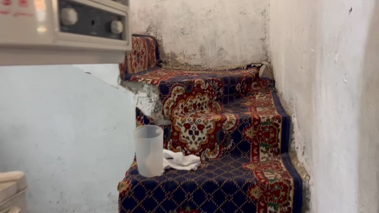 سلام عليكم 
مرخصه المدير الكروب 
دار للبيع 
عنوان علوه زويني 
***********السفسار
