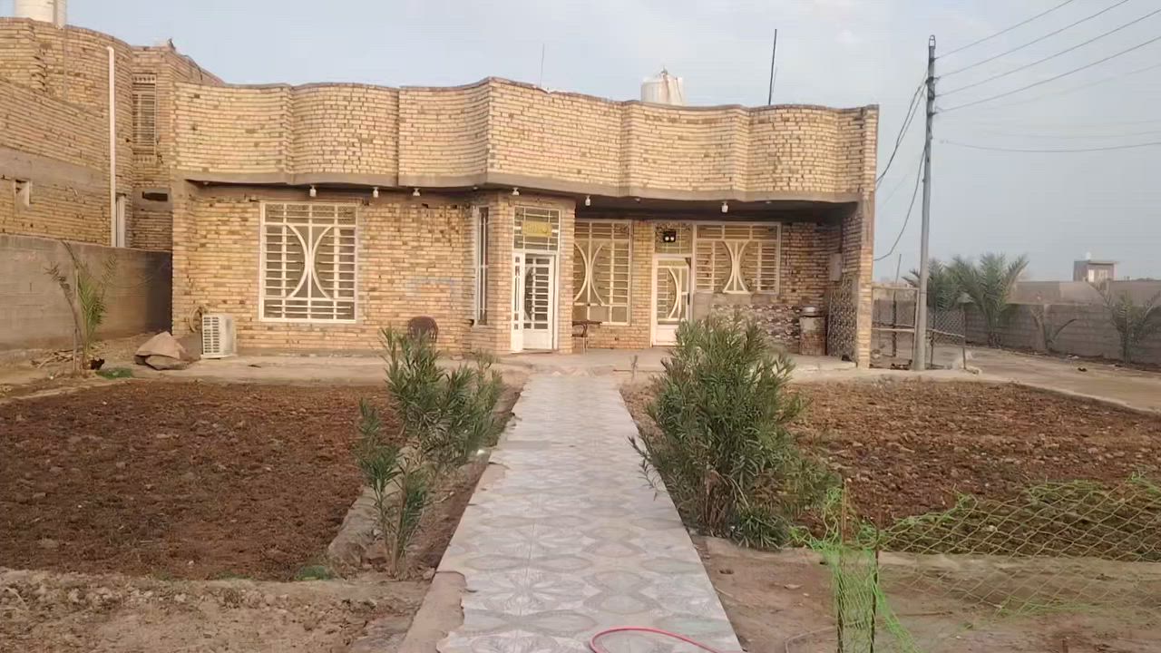 سلام عليكم دونم ببو شطيب بي بيتين ومشتمل فوك اول بيت مساحه ٣٠٠ والثاني ٢٥٠ والمشتمل ١٠٠ متر زراعي وباقي المساحه متروكه وحدايق كلش كبار سعر *********** تصل  قانون 117
