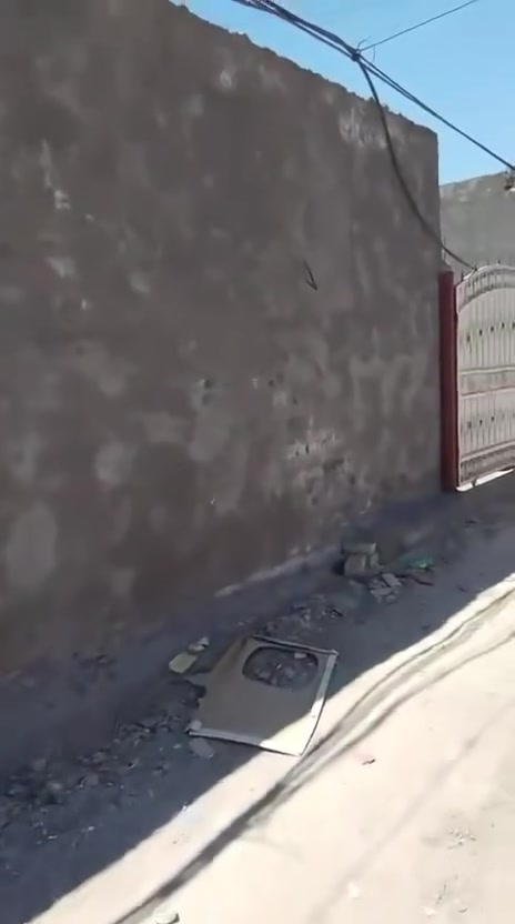 بيت سند25  200 متر  ب65 بي مجال كامل من صحيات كهرباء ناقصه بياض او كاشي.  ***********
