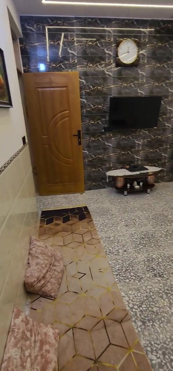 @إشارة السلام عليكم بيت للبيع المعسكر شارع الصورة مقابل اسواق ابو حيدر الساعدي لتفاصيل اكثر داخل المقطع السعر عالخاص او الاتصال على رقم الهاتف ***********

