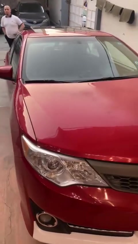 سلام عليكم 
للبيع كامري 2012  لون ماروني . رقم كركوك جديد بطاقة بانزين مواصفات SE سلايت  . بصمه تشغيل . كشنات تدفئه . كشنات كهرباء . محرك 6 سلندر بيه اربع قطع ابيع صبغ حزام . محرك گير شرط . السعر 100 وبيه مجال قليل  للأستفسار الاتصال او واتساب  على الرقم ***********
