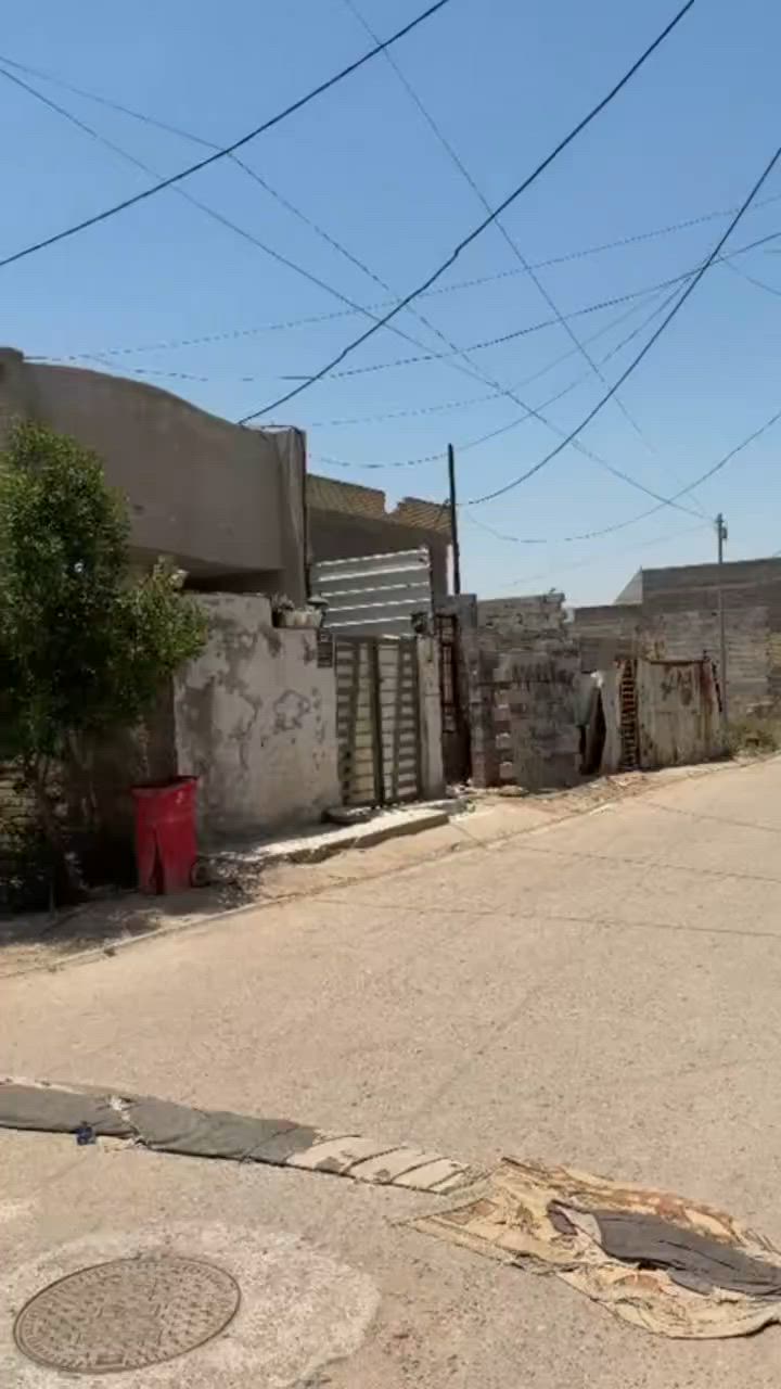 سلام عليكم 
قطعه ارض للبيع في الشعب السريدات القديمه بالربع الثالث 
نوع العقار زراعي سند 25 تحويل باسم المشتري انذار بكاتب عدل بطابو مساحه الارض 100متر (بصف الركن) واجهه 10متر نزال الارض 10متر خدمات كامله مي وكهرباء ومجاري وتبليط 
للاستفسار ***********
