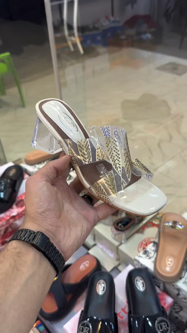#جديد Zara 💥
توفرت شحاطة طبيه مع دبان طبي بـ 3 اللوان مميزة 
وزن خفيف وارتفاع 5 سم 
القياسات 41/37
زورونا ونورنا ✨ 
متوفر توصيل لجميع المحافظات 🚚
للحجز دايركت 📤
العنوان - الصويرة - حي المعلمين - قرب تنزيلات حمودي 📍


**إذا كنت صاحب هذا الإعلان وتريد حذفه لأي سبب، رجاءا أرسل رسالة إلى الدعم الفني**