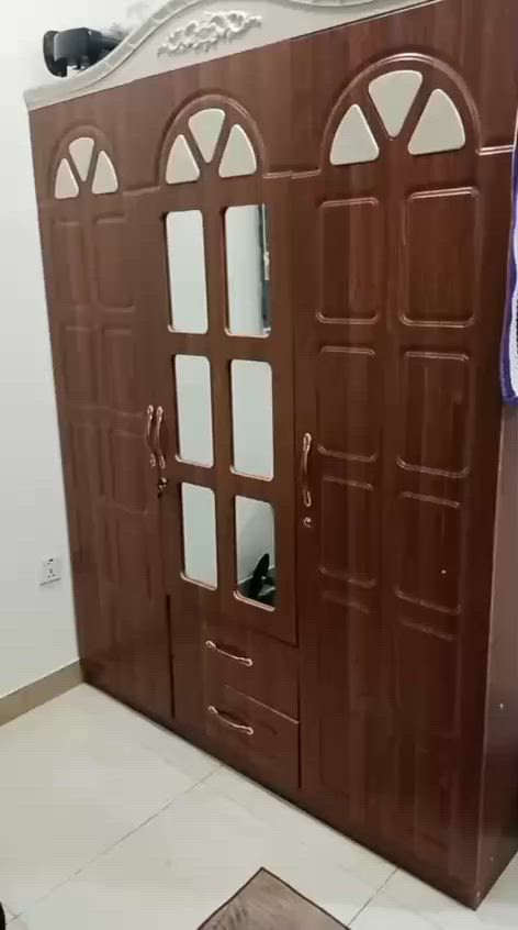 غرفة نوم  
تركي كنتور ثلاث ابواب 
سرير نفرين حديد اصلي 
ميز تواليت 
دوشك طبي اصلي 
طبلة 
طابورية ميز تواليت  السعر 700 قابل للتفواض 
رقم ***********

العنوان بغداد المنصور الداوودي
