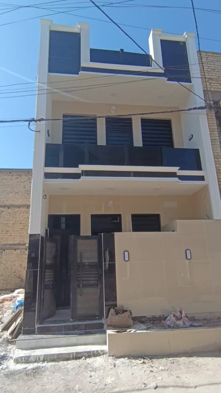 🏡 دار للبيع – الخطيب الزراعي / شارع الشركة 4 فرع
السلام عليكم ورحمة الله وبركاته
🔹 جنس الأرض: سند 25 (كاع بيت ثويني) 

🔹 المساحة: 73 متر مربع 🔹 الواجهة: 5.10 متر 🔹 النزال: 14.50 متر

✨ مواصفات الدار:
✅ مدخلان
✅ طرمة
✅ استقبال ضيوف
✅ حولي عدد (2)
✅ مطبخان (حار وبارد)
✅ 3 صحيات
✅ سطح أمامي
✅ سطح خلفي

📌 استلام الدار كاملة خلال 20 يوم فقط بعد المكاتبة.

🔨 المواد المستخدمة في البناء:
✔️ صحيات أمل الشريف المصري
✔️ تمديدات الماء أمل الشريف المصري
✔️ كهربائيات الفنار السعودي
✔️ سيراميك هندي
✔️ حديد بسماكة 6 ملم
✔️ ألمنيوم مبطن أصلي مع أبواب سلايد

🎁 هدايا مجانية مع الدار:
🔹 سخان أصلي
🔹 تانكي سعودي
🔹 ماطور الوادي

📞 للاستفسار: ***********
متوفر اتصال وواتساب.
