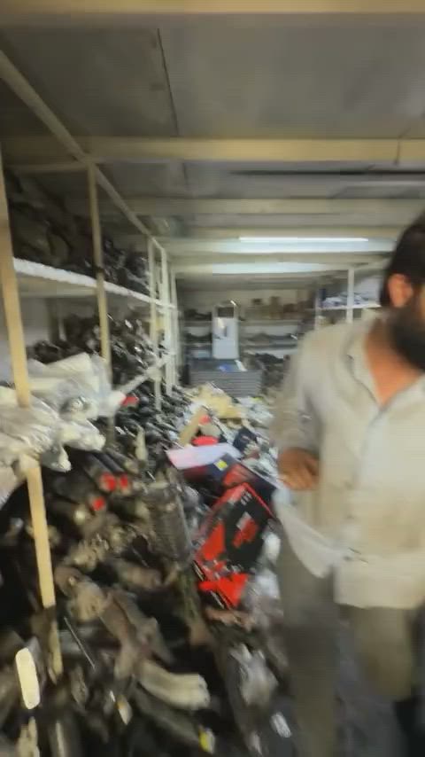 سلاو برادەران ج اشیایەکی سەیارەی امریکی دەویت لامان بەردەستە بە هەرزانترین نرخ خوار بازار گەیاندن و تەوصیل هەیە هەموو شارەکانی کوردستان و عیراق.                                        سلام اخویە کلو خراض سەیارە امریکی مەوجود ارخس سعر بل سوق تەوصیل اکو کلو محفزات عیراق رقم و واتساپ ***********
