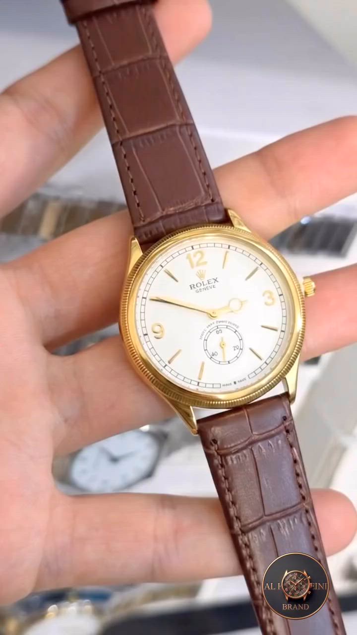الأصالة الكلاسيكية الآن متوفرة لدى براند الحسيني ⌚✨
الماركة: رولكس (Rolex) - طراز 1908
(معلومة سريعة: يُعد هذا الطراز تحية لتراث رولكس الكلاسيكي، حيث يتميز بتصميم رسمي يعيد إحياء الأناقة القديمة بلمسات عصرية، مع التركيز على البساطة والفخامة).
المواصفات:-
• ماكنة سويسرية عالية الدقة (Swiss Movement)
• سير جلد بني فاخر بنقشة التمساح
• زجاج زفير (Sapphire) مقاوم للخدش
• هيكل كلاسيكي ذهبي بحواف مخددة بدقة، مع ميناء أبيض نقي مزين بأرقام ذهبية وعداد ثواني مستقل عند الرقم 6
• مقاومة للماء (حتى 30 متر)
🚚 يتوفر توصيل لجميع المحافظات
للحجز والاستفسار يرجى مراسلة الصفحة 📩
#menswatches #mensfashion #watchcollector #wristwatches #watchlover #rolex #rolex1908


**إذا كنت صاحب هذا الإعلان وتريد حذفه لأي سبب، رجاءا أرسل رسالة إلى الدعم الفني**