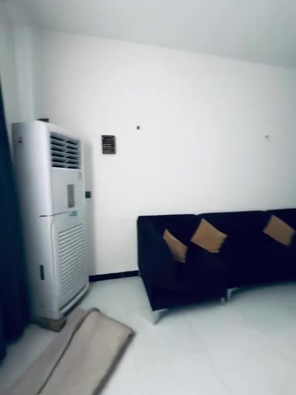 دار للبيع 300متر السياحي قرب محطة الانتصار ابو زياد على الشارع العام كهرباء ماء دفن ضمان في كل حاجة 3 حمامات غرفة سويت مطبخ حار وبارد استقبال صالة لترك كراج يشيل 3سيارات مخزن 2ابي مي مينكطع
***********

