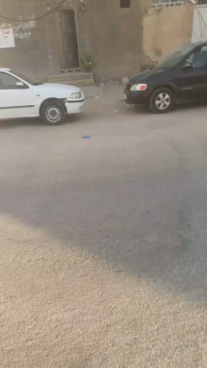 السلام عليكم بيت للبيع الموقع النجف الاشرف حي العسكري البيت تجاري السايدين الادله الجنائيه البيت يحتوي على         6 غرف نوم صالتين مطبخ ستقبال البناء درجه اولى للاستفسار *********** البيت بي ورد سنوي
