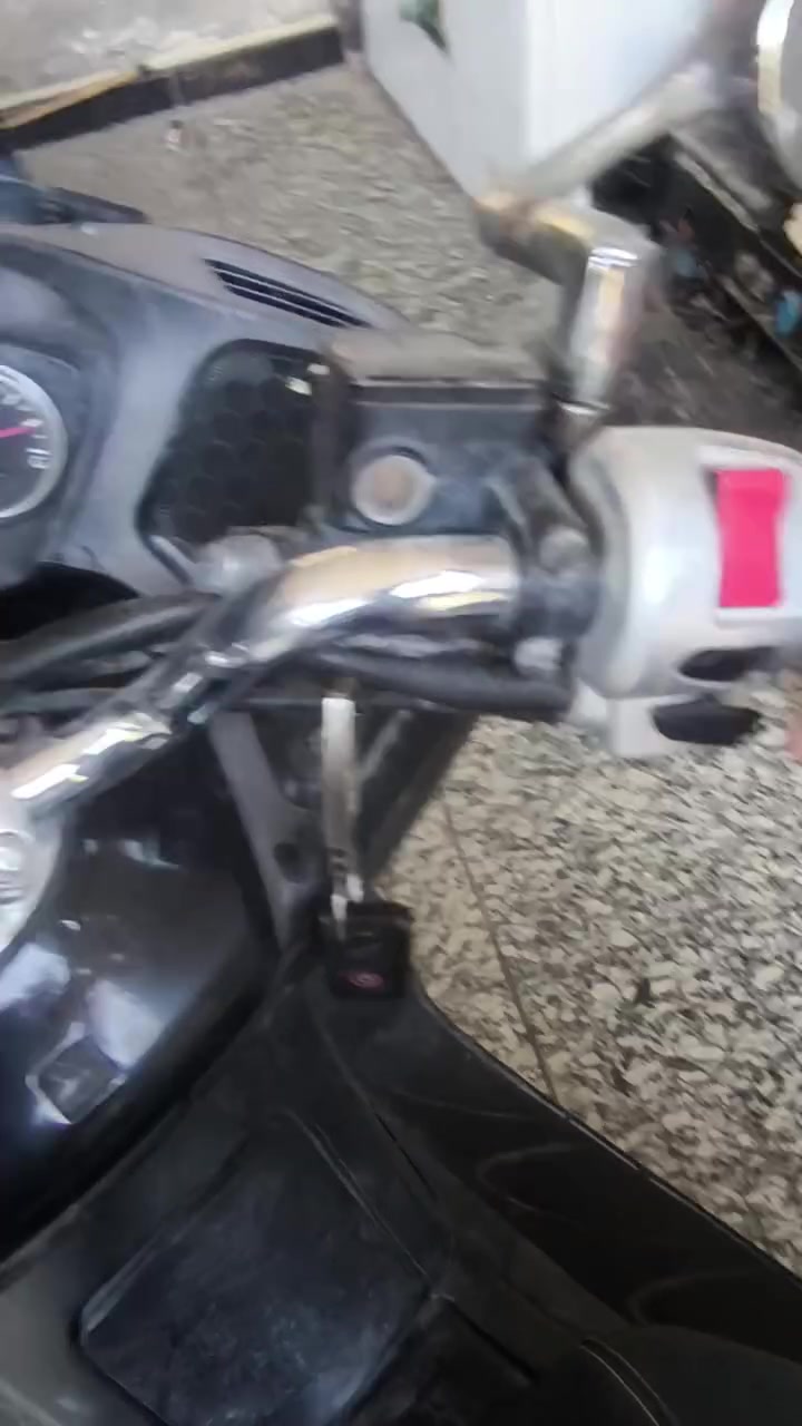 فورزه 08 للبيع اوراق
الدراجه حلوه و مرتبه 
مكينه مامفتوحه 
جويتر جديد 
الي بيها بس اشاير و كلوبات مايشتغلن 
و البيرك الوره مكطوع 
ابيعها على وضعها الدراجه شغاله و خير من الله
رايدها ب 700 قفل قفللل 
***********
