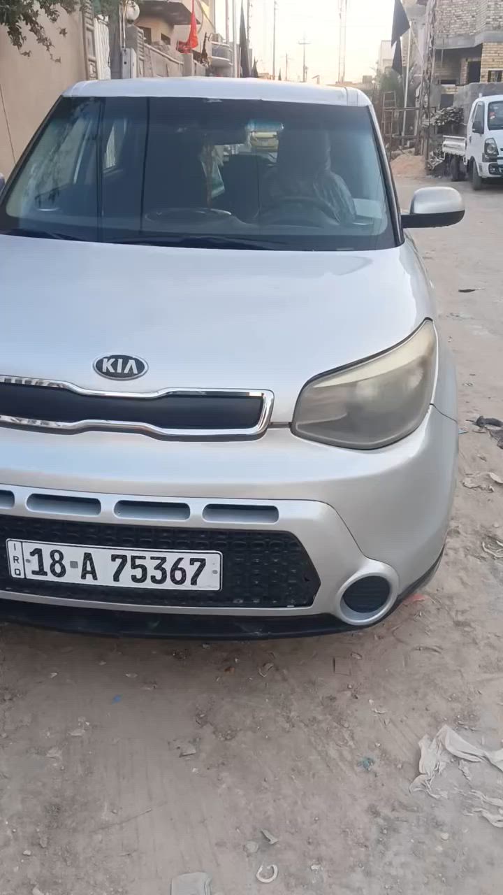 كيا سول 14 محرك 1600 كبير عادي سبع نمر حادثه من امريكا شبر  بنيت 90 وبيها مجال وبيها مراوس.   ***********
