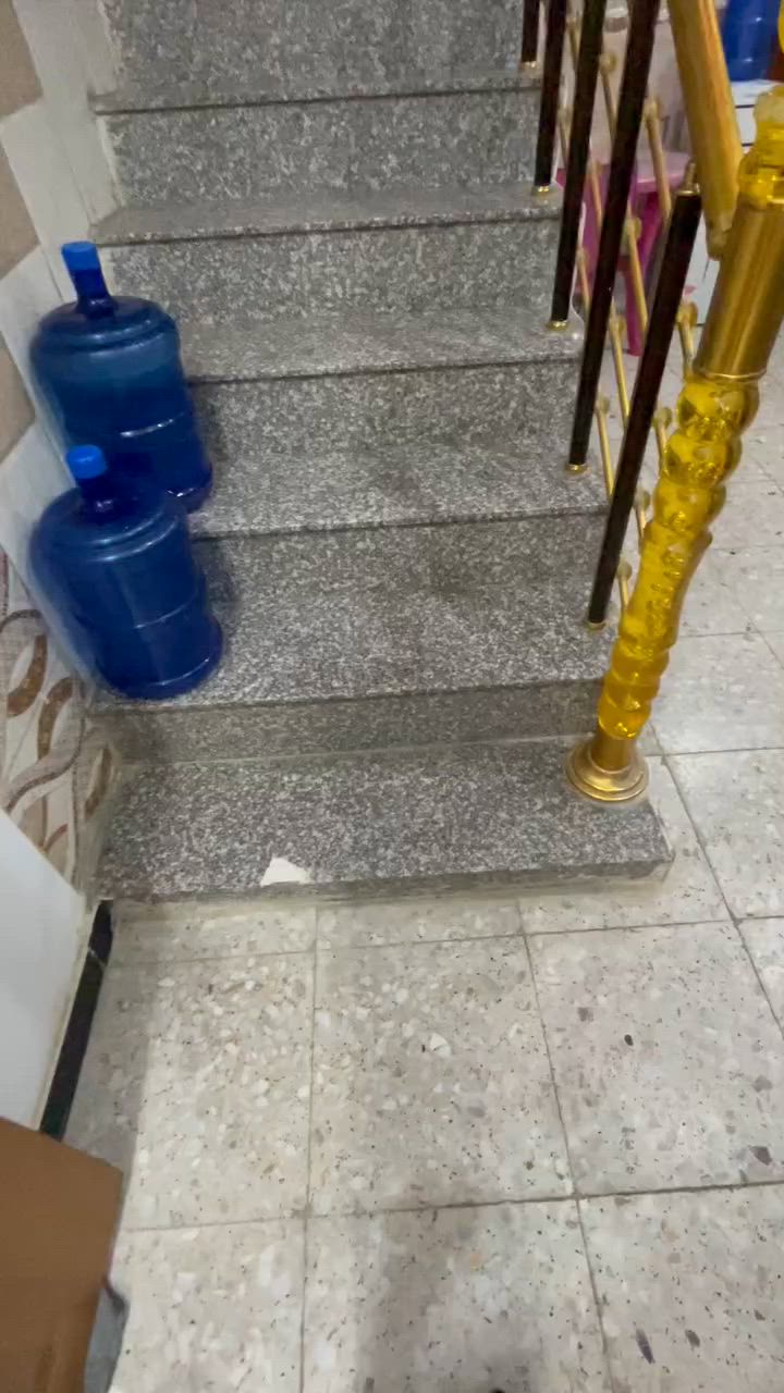 السلام عليكم
بيت في منطقة حي الزهور  للبيع 
المساحه 91 متر 
يحتوي على 4 غرف نوم كلها سويتات بالكون وحمام 
بيت نضيف للتفاصيل اكثر 
اتصال على الرقم / ***********
