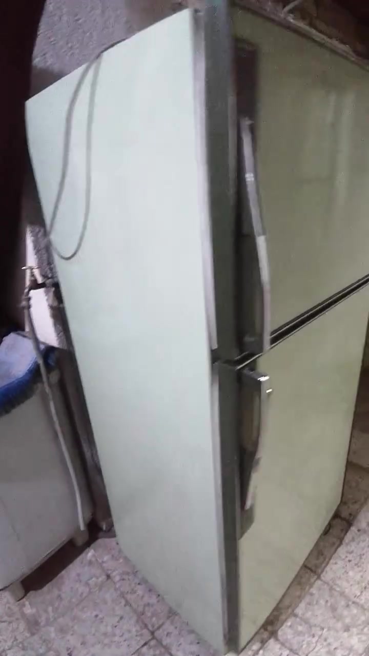 السلام عليكم ثلاجه نوع هيتاشي ياباني حجم كبير الثلاجه نضيفه كلش وغراضها كامله نوع بخاخ نقص بس غاز مكاني كربلاء قرب مستشفى الحسيني *********** السعر ٧٥
