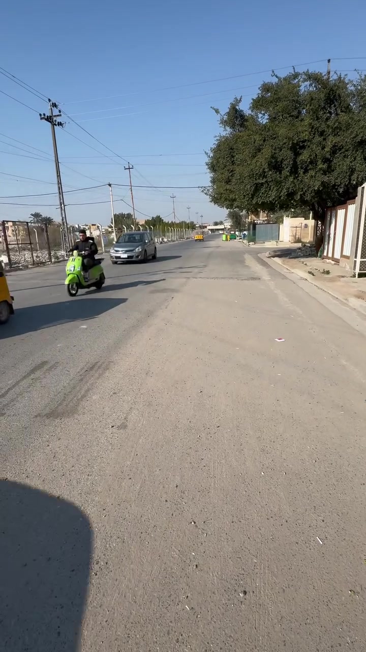 السلام عليكم 
عقار للبيع مساحة 150 متر بناء طابقين  
البيت نضيف مرمم قبل سنتين بي بعض الملاحظات بالسيراميك ممشتغلي صحيح
عالي عن الشارع 
ارتفاع السقف ٢٨٠ 
كراج + حديقة 
‎4 غرف نوم 
‎استقبال  وحولي ومطبخ 
‎خدمات كاملة  
‎تشجير  امام البيت 

‎الموقع / الحسينية الضباط مدخل الجسر شارع ٢٠ على الشارع مباشر 
‎( شارع اسواق اولاد الخنجر ) قريب الفوج 
موقع  مميز 

‎للاستفسار : ***********
