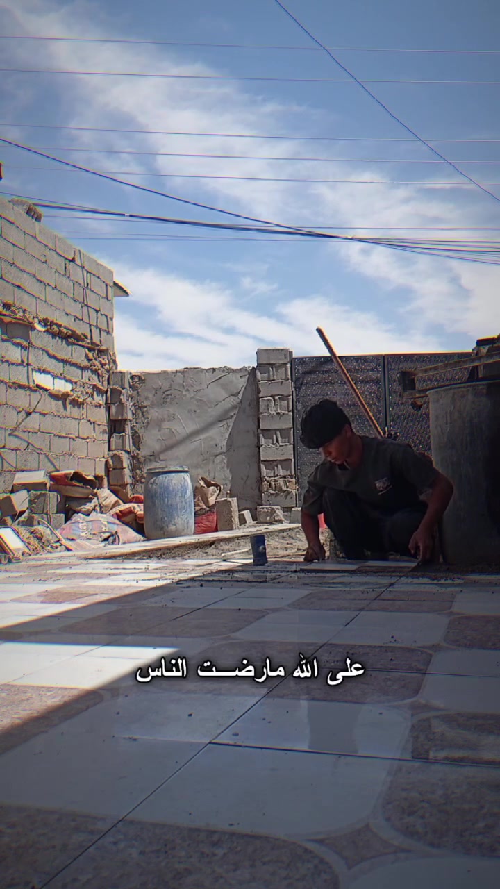 سلام عليكم اخوان اي واحد يحتاج خلفات  بناء  سراميك. لبخ كهرباء ماء مجاري  نثر  صبغ تفليش  صب  متوفر خلفات درجه أوله  هندسه  مكاني كوت  هاذه رقمي ***********اليحب يتصل عليه واني ابخدمتكم اخوتي

