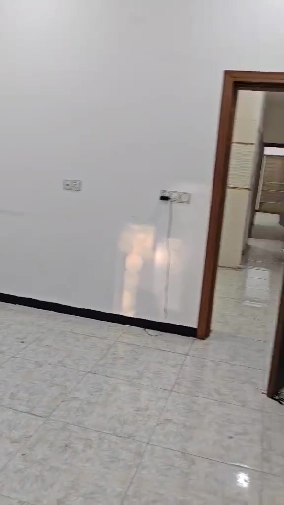 سلام عليكم يوجد  شقه 🌿🌿🌿 من بنايه متكونه من طابقين الارضي تأجرت😎 وبقت شقه جديده  🌎 طابق ثاني  للايجار في منطقه حي الزهور🌷🌷🌷 المنصور خلف مستشفى الطفل المساحه ٨٠م تحتوي عل غرفتين نوم وصاله ومطبخ وصحيات وسطح (يعني الطابق كله الك) 😎 شارع عريض منطقه هدوء، 🌿🌿للاستفسار الاتصال على ***********او *********** مكتب اليقين
