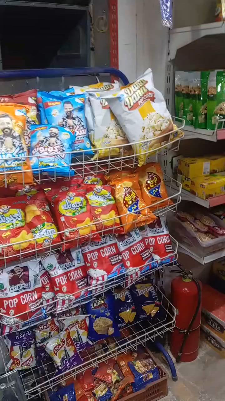 السلام عليكم ورحمة الله وبركاته محل للبيع فقط المواد من رفوف ومجمدات وبرادات وكاميرات وشاشه وسبلت ٢ طن تأخذ عل الجرد وبسعر الجمله وجام خانه كبيره إضافة ال القمريه كبيره جدا العنوان البياع شهداء شارع المضخه الاول قرب ابو سامر المضمد للاستفسار *********** مكلف بالنشر
