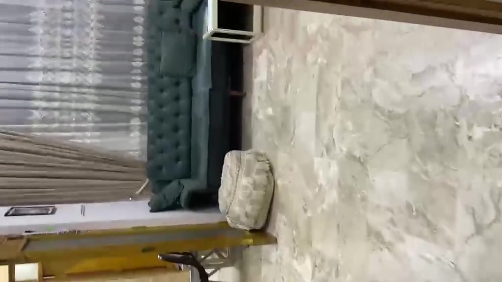 بيت  للبيع او مراوس بقطعة ارض بالغزاليه حصرآ  بناء حديث مساحة ١١٦ متر قطعه مربعه سند مستقل 
متكون من ٥ غرف نوم ٤ مجموعات صحيات صاله ضيوف مع هول داخلي وملحقات 
عنوان البيت الشالچيه حي الفجر 
تفاصيل البيت مذكوره بالفديو
السعر ٣٧٠ قابل للتفاوض للاستفسار 
*********** واتساب
