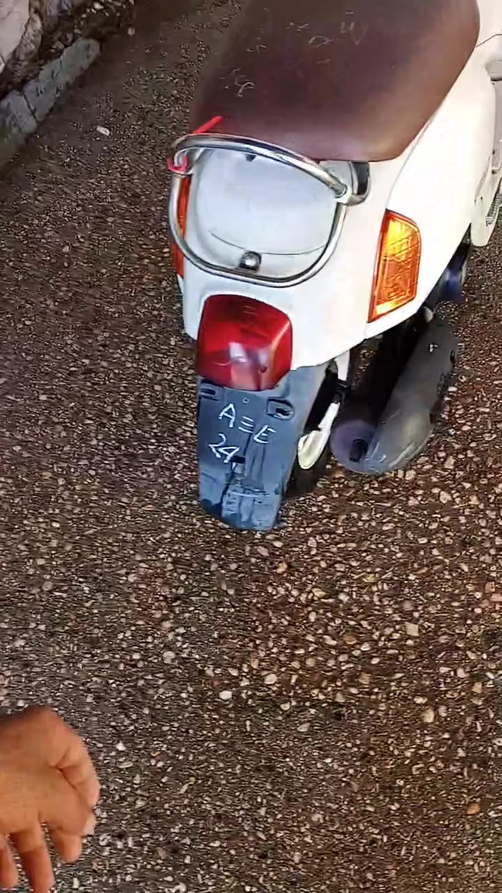 سلام عليكم مرخت الكروب دراجه بوليس مثل ما واضح بل تصوير دراجه نضيفه ومحرك نضيف دراجه ما مفتوح برغي بيهة كلهة مختمه السعر بواحد، 500وبيهة مجال المبايل *********** المكان كربلاء
