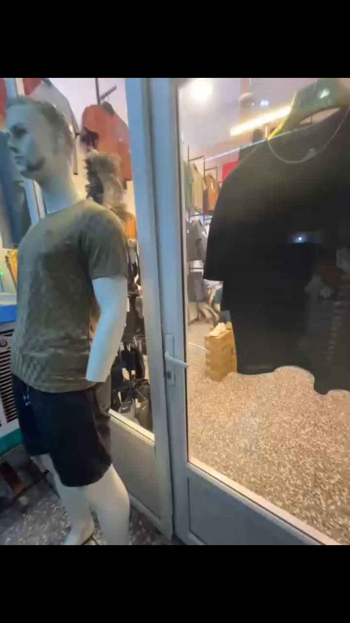 محل للبيع بضاعه صيفيه او شتويه
او بيع المحل كامل
العنوان بغداد ابو غريب الناحية 
الاستفسار الاتصال على رقم التالي ***********

