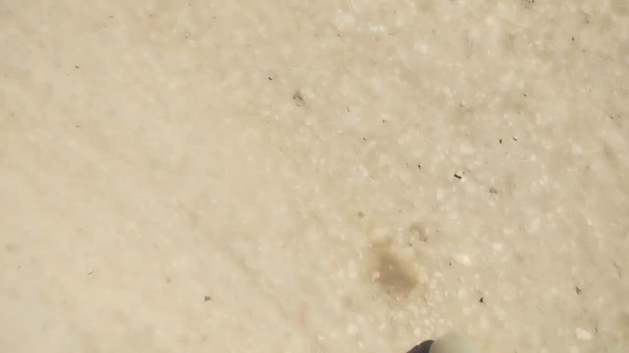 ابلاش ابلاش  ابلاش
دار للبيع 275م ركن على شارعين طابقين  🔥🔥🔥
حي العسكري 👇👇
تفاصيل البيت السلام عليكم  اعاده  النشر بسيب الوعود الكاذبه عمي الموشراي لايدك عليه متاح .بيت للبيع طابو صرف العنوان الحمزة الغربي  في حي  الحسين العسكري  قرب موالدات احمد فيصل .موقع مميز  البيت ركن على شارعين .شارع امامي شارع عام تبيلط 10متر وشارع فرعي 8 متر  .المساحه 275  الواجهة 20 ونص متر النزال 13 وربع متر البيت نضيف جدا يتكون من طابقين الأول غرفة نوم واستقبال وصاله ومطبخ حار وبارد وصحيات . والسقف صب كونكريت مسلح والكهرباء  . الطابق الثاني يوجد فيه ثلاث غرف ثنين هيك وحده كامله ..جميع دواخل البيت سيراميك ماعدا الطارمه والممرات كرانيت البيت مغلف من الخارج السعر علي الخاص مفتوح او اتصل بالرقم *********** واتساب 🔥🔥
السعر 100 مليون  💸💸💰
