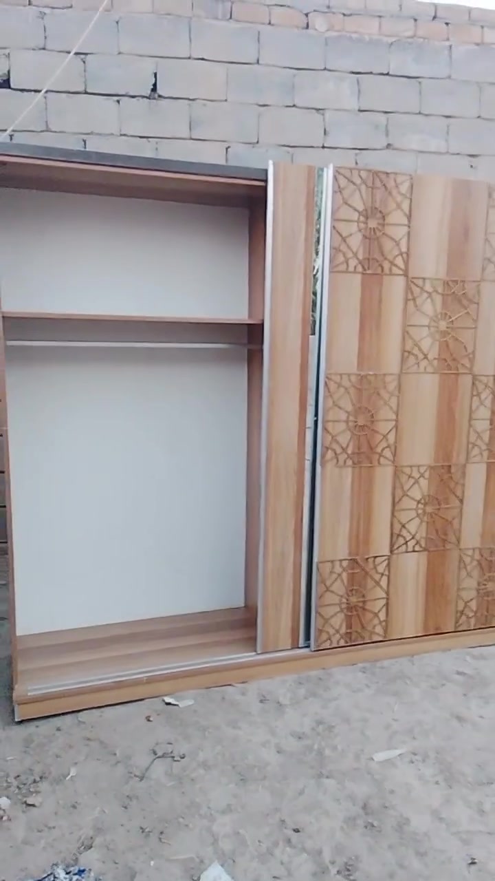 للبيع اشتريتها وما صارت بالغرفه 

السعر 75. 
مكاني رميثه ال عزوز 
***********واتساب
