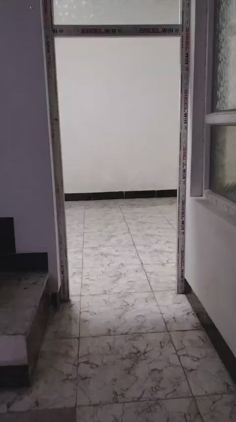 شقة للايجار في حي عدن قرب مدرسة عبد الوهاب الشواف
قريبة جدآ عالشارع العام
الشقة نظيفه وجاهزه للسكن 
مساحة مئة متر معزولة
مطلوب. عائلة صغيرة
للاستفسار ***********
