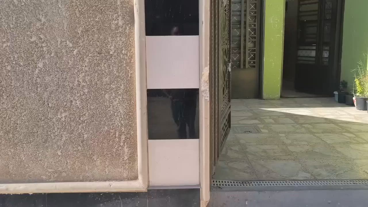 دار للبيع منطقة الحرس مربع الاول قرب شارع العام خلف تجاري.....100 متر طابقين
غرف نوم4
استقبال 
حولي مطبخ
صحيات 3
بيتونه كبيره
بيت كامل وجديد 
بيع مستعجل وسعر مناسب 
***********
