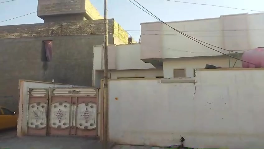 السلام عليكم بيت للبيع حي طارق حي الامير البيت مساحه 200متر 
كراج جبير
استقبال 
صاله 
مناور 2
حمامات 2
غرف 2
مطابخ 2
السعر 70وبي مجال الطيبين 
***********و***********
