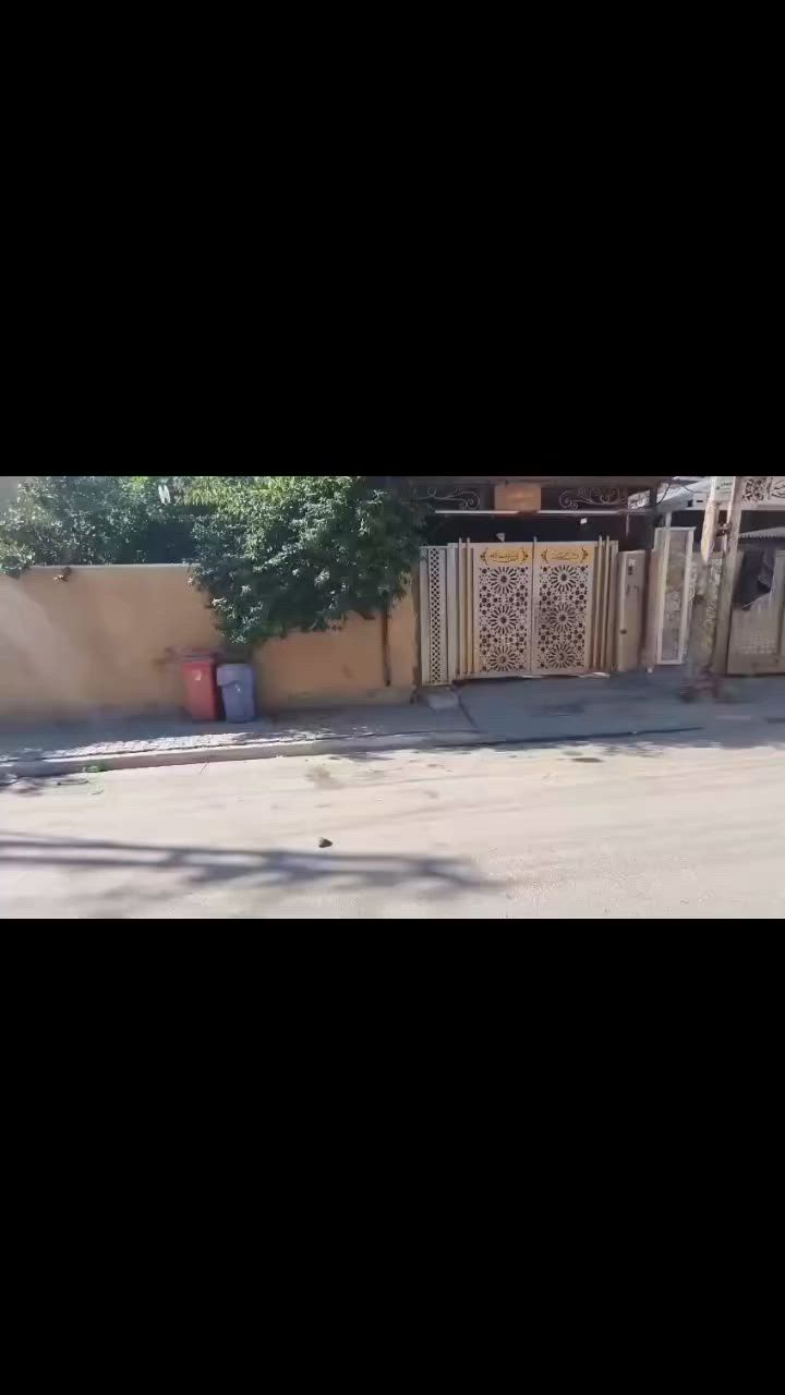 بيت مساحه 300?متر للبيع بل الحسينيه الضباط قرب مركز الزهور نضيفه جدن المنطقة خدمات كامله الاستفسار ***********
