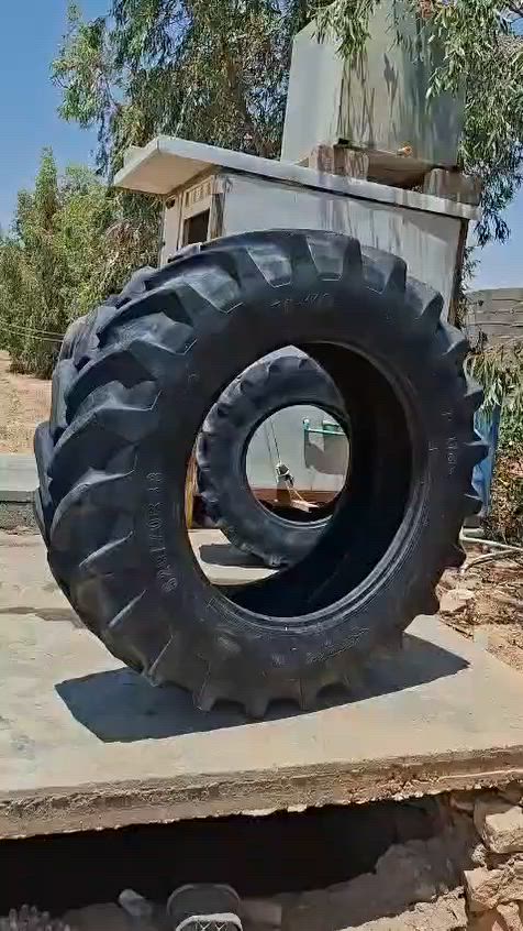 السلام عليكم للبيع تايرات 4 الكدام حجم 28والخلفي  حجم 38 تايرات انضاف بس واحد الخلفي بي ثقب بصيط
للاستفسار ***********
