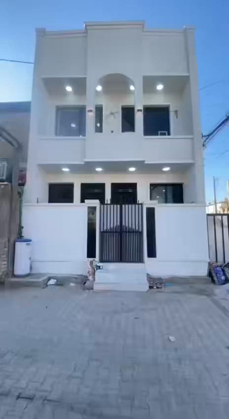 دار للبيع مساحه 50متر طابقين البيت ركن على شارع عرضاني زيرو تسليم مفتاح عنوانه 📍الحريه محله 428 شارع مقابيل مدرسه عقبه ابن نافع باقي تفاصيل بل فديو للاستفسار ***********
