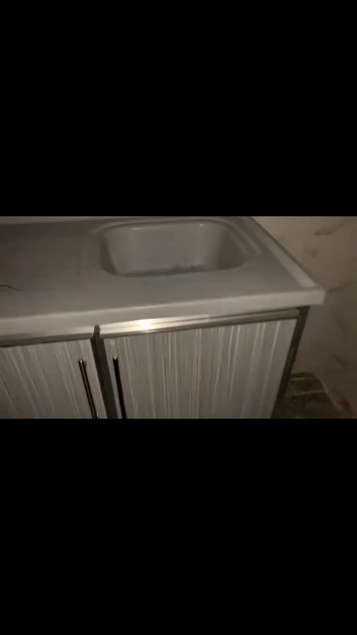 كاونتر المنيوم قياس ٢ متر ٤ باب مع ملحق ٢ متر ٤ باب مع سنك متر ٢ باب بي مرمر للسنك فقط السعر ٤٠٠ تفصال وبي مجال للشراي مكاني طوبجي الاتصال على الرقم ***********  بي واتساب استخدام ١٠ اشهر نظافه ١٠٠% اخو الجديد
