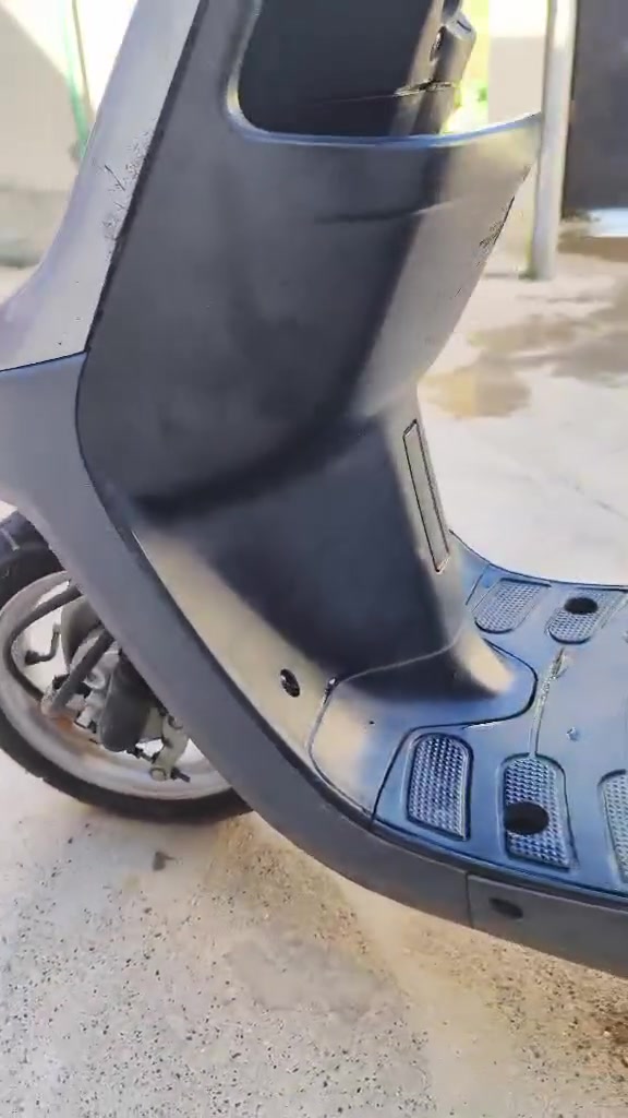 ماطور بوتين للبيع نضيف شرط تحريكه فول معدل درجه معمره مرا وحده بس لايت ما يشتغل اشاير شغله كلشي شغل سلف هندر درجه ما عيزه شي سعره 300 وبي مجال 
***********
