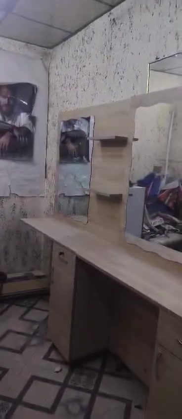 ديكور حلاقه للبيع مكان موصل ***********

