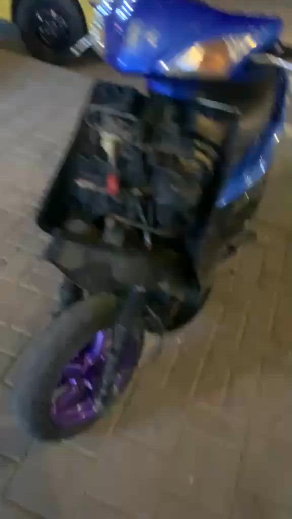 سلام عليكم دراجه سكنس فحل للبيع او مراوس بوليسي حسب لقناعه  سعر 450 وبيها مجال  جاملغ خلفي ومازده اماميه موجودات وياها 
***********واتساب فقط
*********** واتساب فقط 
عنوان حي البساتين 
دراجه بدون اوراق
